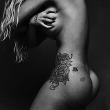  Nude
