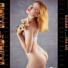  Nude