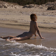  Nude
