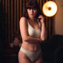 Nude