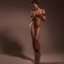  Nude