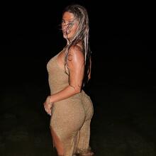  Nude