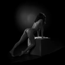  Nude