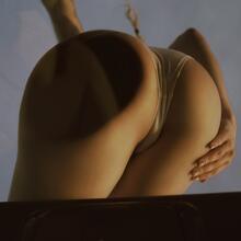  Nude