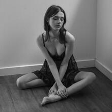  Nude