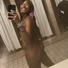  Nude