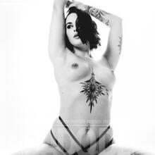  Nude