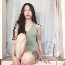  Nude