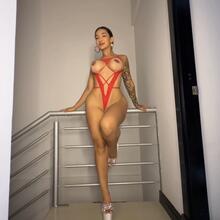  Nude
