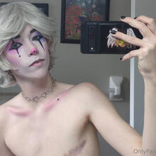  Nude