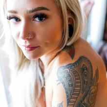  Nude