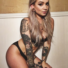  Nude