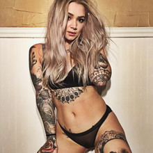  Nude