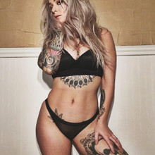 Nude