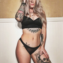  Nude