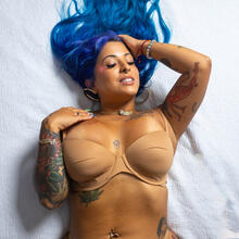  Nude