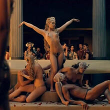  Nude