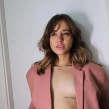  Nude