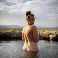  Nude