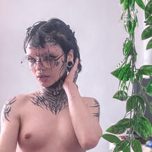  Nude