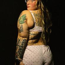  Nude