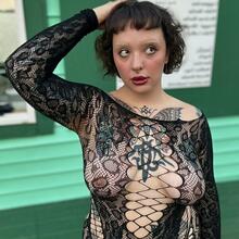  Nude