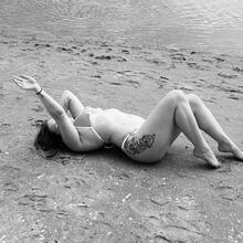  Nude