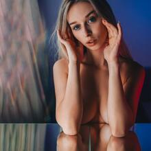  Nude