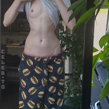  Nude