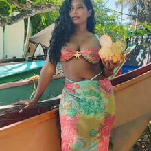  Nude