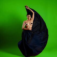  Nude