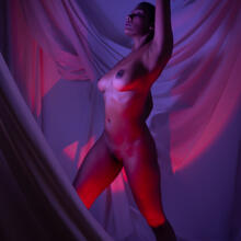  Nude