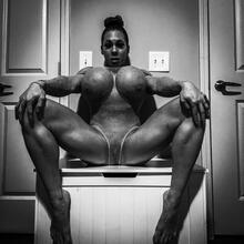  Nude