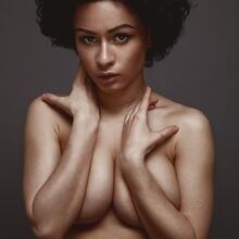 Nude