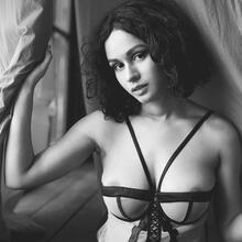  Nude