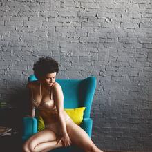  Nude
