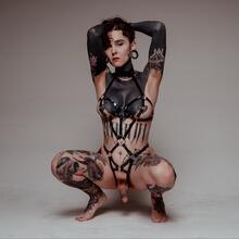  Nude