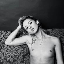  Nude