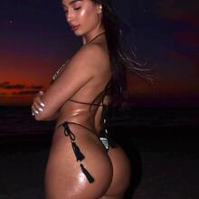  Nude