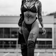  Nude