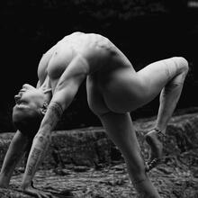  Nude