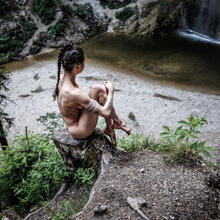  Nude