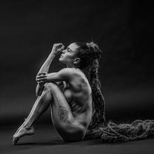  Nude