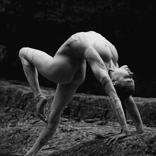  Nude