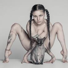  Nude