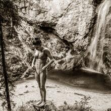  Nude