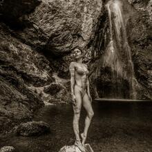  Nude
