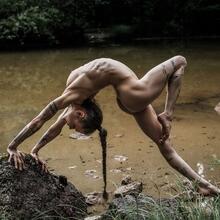  Nude