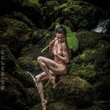  Nude