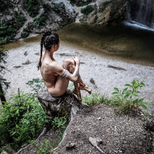  Nude